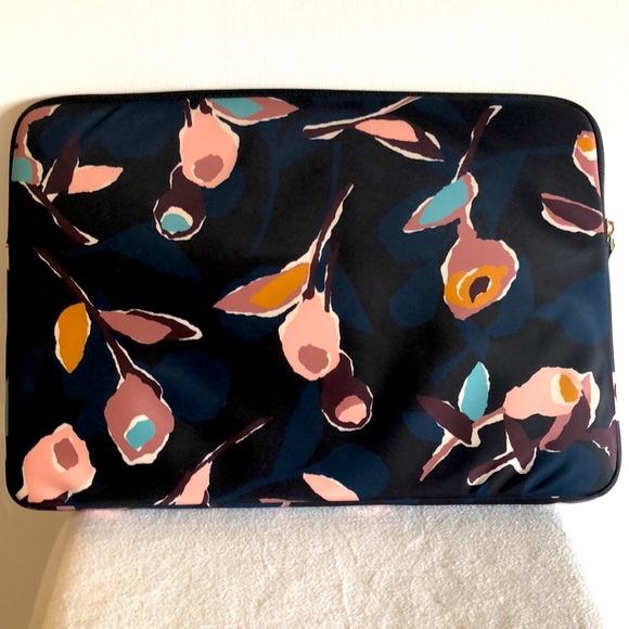 KATE SPADE dark blue floral print lap top Sleeve. Measures 15 X 10.5 inches. - Picture 4 of 10